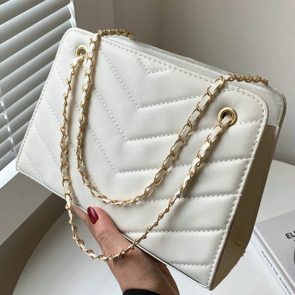 Minimalist Chevron quilted handbag nude black white chain - Picture 8 of 12